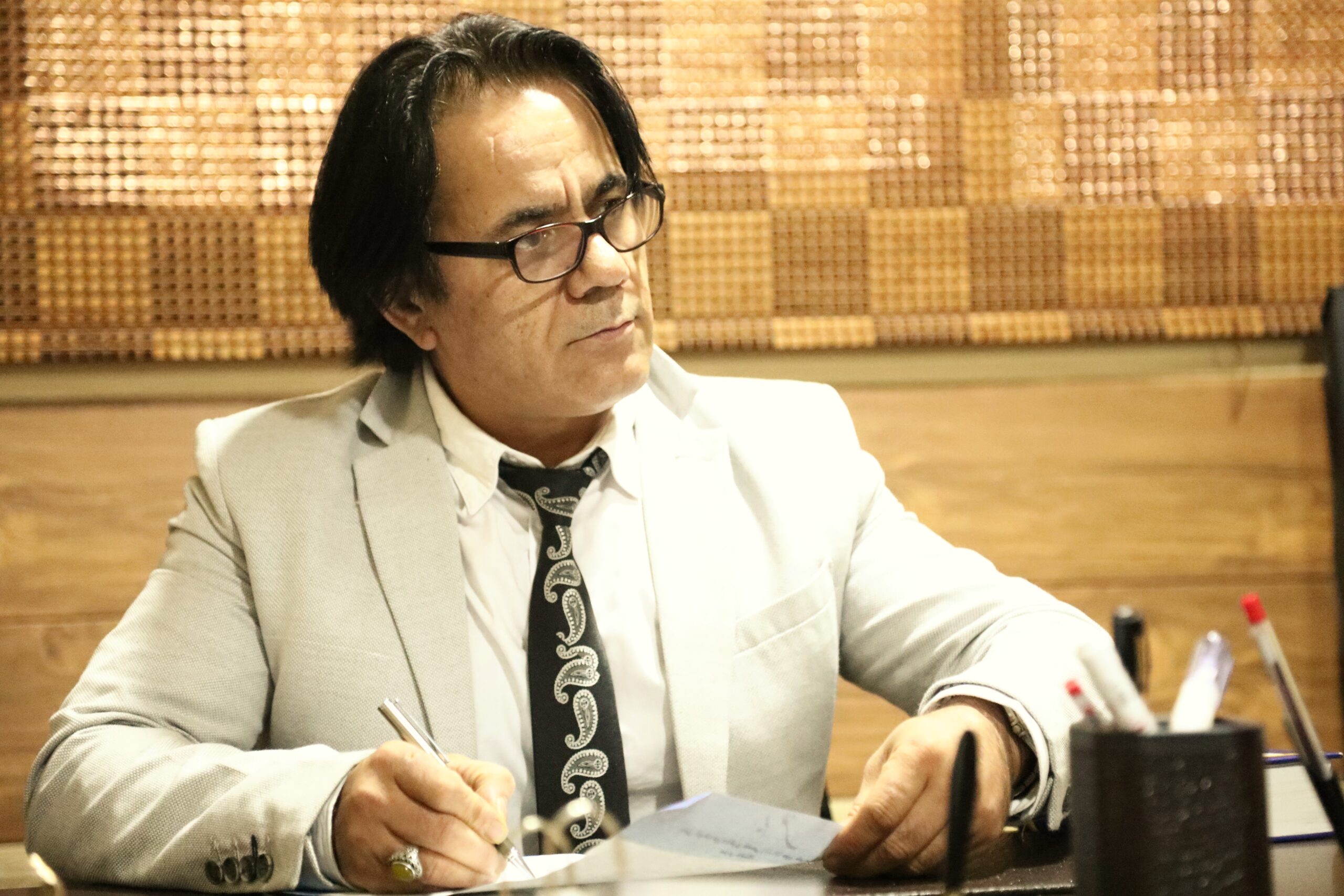 دفتر وکالت و مشاور حقوقی خورشد عدالت وطن دفتر وکالت و مشاور حقوقی خورشد عدالت وطن